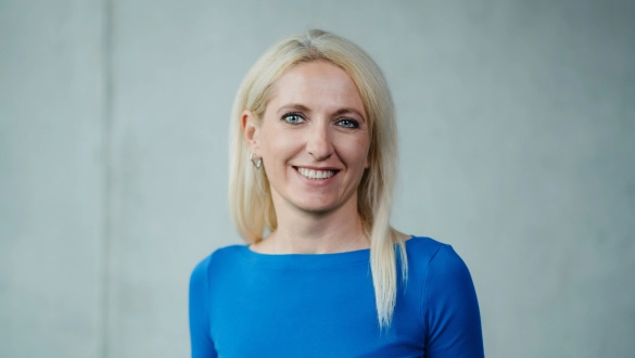 Irina Ott, Mitglied der Geschäftsleitung der DeutschlandCard im offiziellen Porträt für den Managementbereich