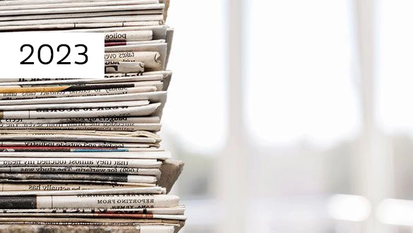 Stapel Zeitungen 2023: Aktuelle Nachrichten und Trends entdecken.